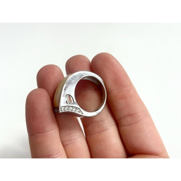 Vintage Silver and Cream Ring - Picture 8 of 10